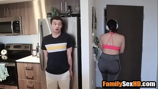 ยอดนิยม Pranking & fucking my fat ass step sister during quarrantine คลิปวิดีโอ