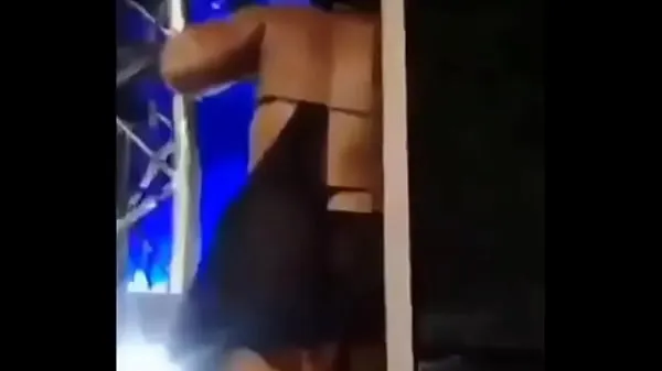 Populaire Zodwa taking a finger in her pussy in public event clips Video's