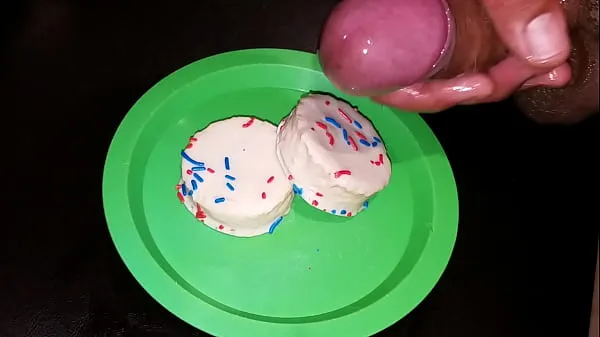 Vídeos de Extra Cum frosting for my creamy covered Ding Dongs clips calientes