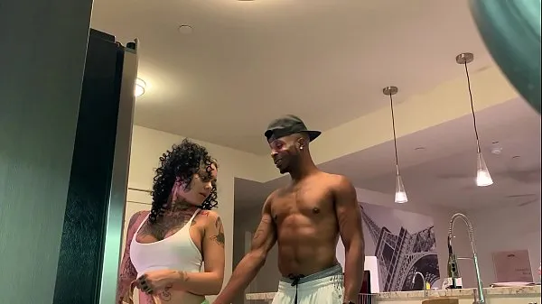 Vroči Sexy Latina Putting the Groceries away then take a Big Black Dick (Part 2 posnetki Video posnetki