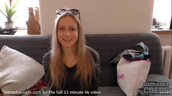 Vidéos 20yo kima fait sa première vidéo chaude minuscule blonde spinner clips populaires