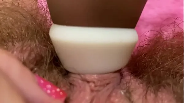 Vídeos de Enorme clítoris pulsante orgasmo en primer plano extremo con chorros de coño peludo grool play clips calientes