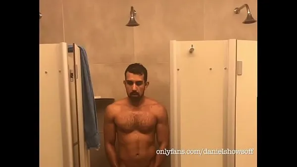 Vidéos L'heure de la douche au gymnase clips populaires