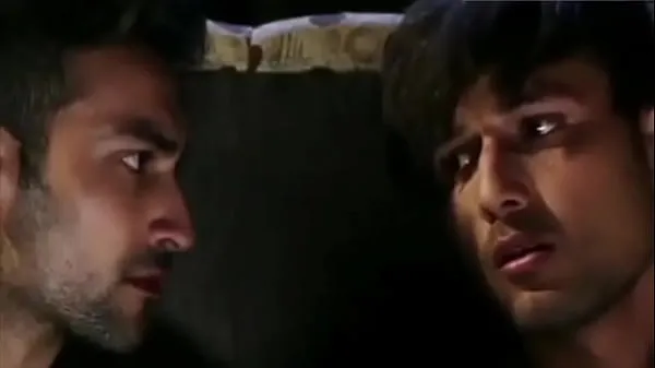 Vidéos Hot Gay Kiss dans la série Web indienne clips populaires