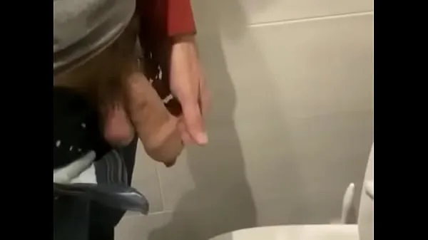 Vidéos Belle bite non coupée pisse à proximité clips populaires