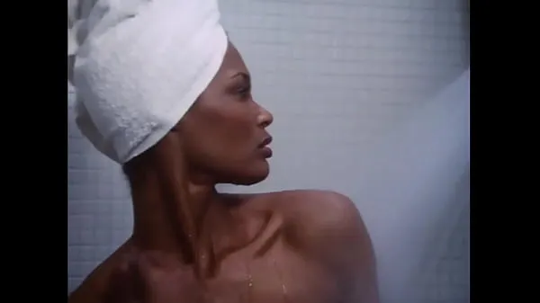 Populaire Kolchak The Night Stalker: Sexy Ebony Shower Girl (Different Quality) HD clips Video's