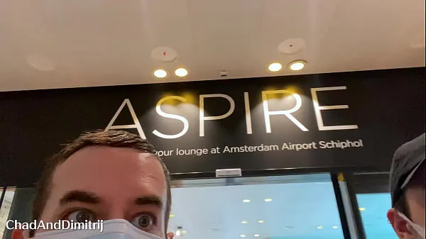 Vidéos sucer mon petit ami dans les toilettes d'un aéroport jusqu'à ce qu'il éjacule sur mon visage clips populaires