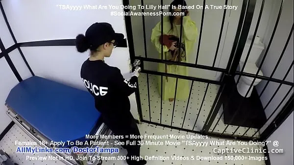 Vidéos TSAyyyy Que faites-vous à Lilly Hall" Alors que l'agent de la TSA Lilith Rose Strip fouille Lilly Hall avant de l'emmener pour une recherche de cavité par le docteur Tampa clips populaires