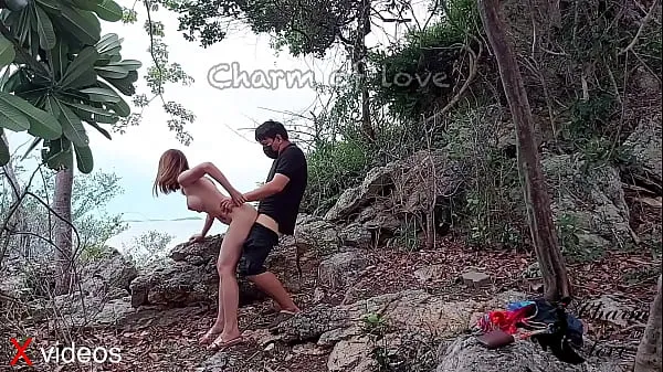 Heiße Sex auf einer Insel mit einem Fremden habenClips-Videos