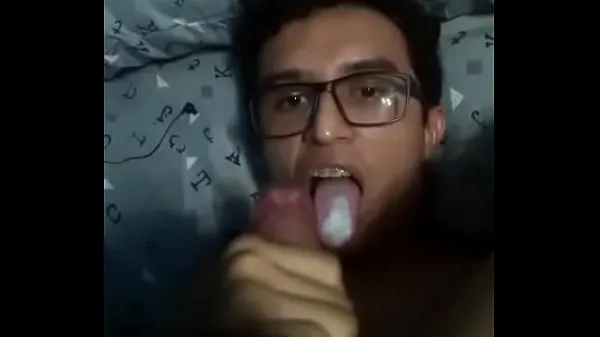 Vídeos de Nuevo delicioso disfrutando en tu propia boca clips calientes