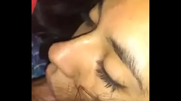 مقاطع فيديو ساخنة sucking delicious