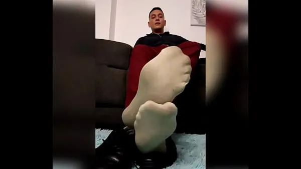 مقاطع فيديو ساخنة tomas Shows his office socks