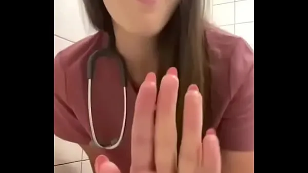 Sıcak nurse masturbates in hospital bathroom klip Videolar