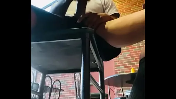 EddiebiggD jerking in restaurant clip hấp dẫn Video