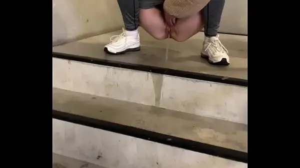 Hotte stair piss klip videoer