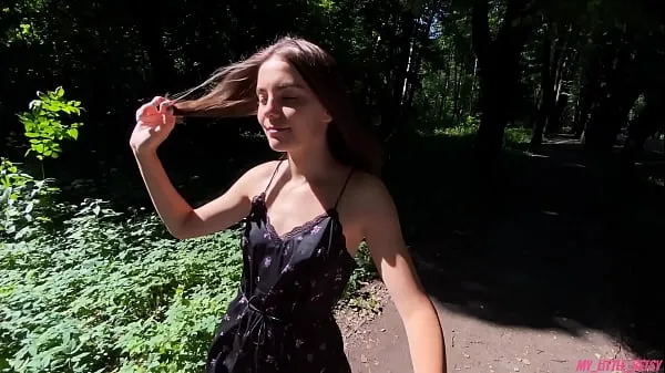 Vidéos Promenade dans les bois avec Lush terminé avec éjaculation sur son visage et ses cheveux clips populaires