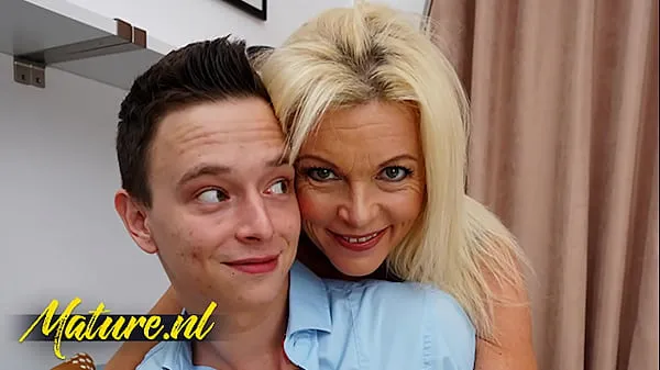 Vroči An Evening With His Stepmom Gets Hotter By The Minute posnetki Video posnetki