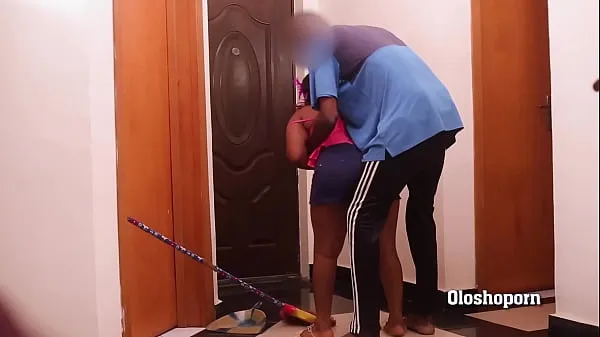 The weak dick man grabbed the cleaner by the door clip hấp dẫn Video