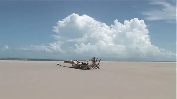 Горячие Хардкорная шлюшка на пляже - тройничок клипы Видео