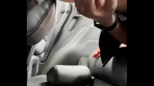 Vroči Masturbate in car and upside down cumshot posnetki Video posnetki