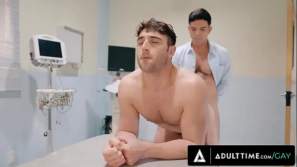 Vidéos Un docteur en chaleur surmonte son patient dans son bureau clips populaires