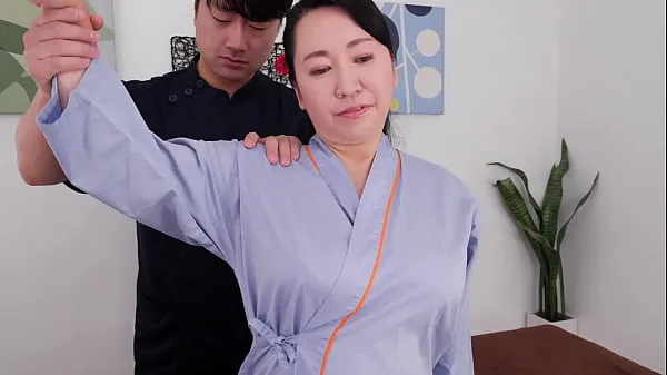 ホットな A Big Boobs Chiropractic Clinic That Makes Aunts Go Crazy With Her Exquisite Breast Massage Yuko Ashikawa クリップのビデオ