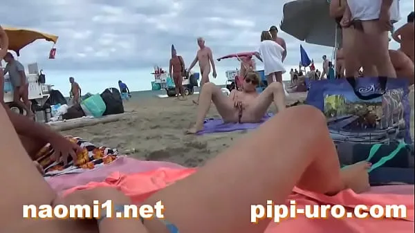 Populaire girl masturbate on beach clips Video's