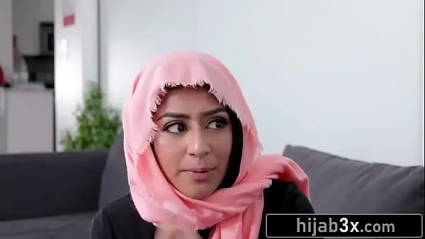Hot Muslim Teen Must Suck & Fuck Neighbor To Keep Her Secret (Binky Beaz Video klip panas