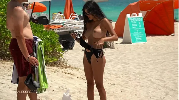 Vroči Huge boob hotwife at the beach posnetki Video posnetki