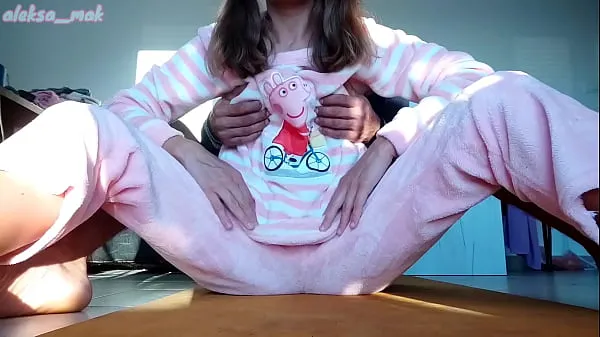 Vidéos demi-frère dur secousses chatte et petits seins demi-soeur en pyjama clips populaires