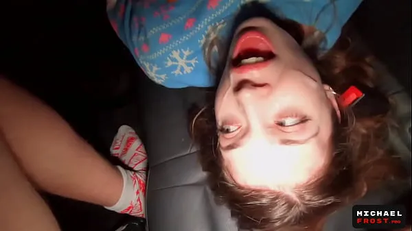 Vidéos OUAH! Miracle de Noël! - À Noël, un vrai fan baise une star du porno en voiture - POV - Michael Frost et MihaNika69 clips populaires