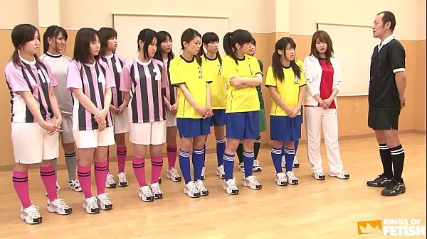 Video klip Japanese female team listen and take a lesson from their coach panas
