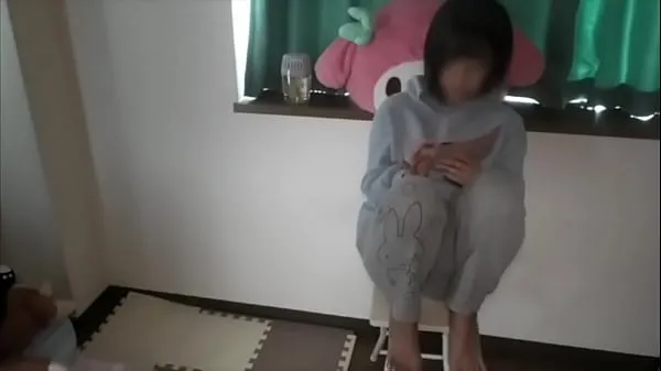 热门 Cute Japanese short-cut dark-haired woman masturbates with a toy during the day 短片 视频