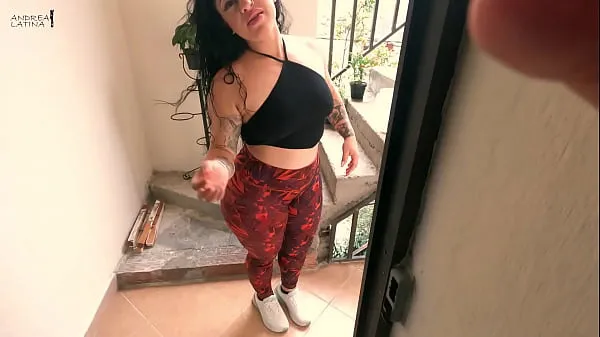 I fuck my horny neighbor when she is going to water her plants Video klip panas