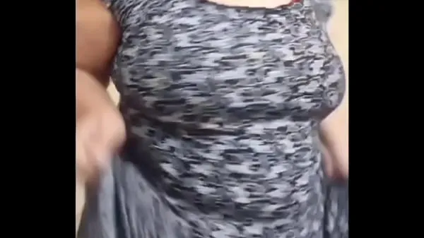 Vídeos de Esposa tetona gordita le gusta jugar con su coño gordo a solas clips calientes