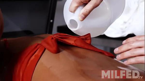 Touching my Girlfriend's Black sMom Stuck in the Washing Machine - MILFED Video klip panas