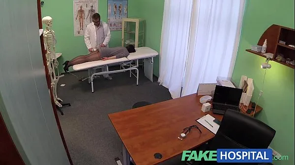 Горячие Fake Hospital G-spot массаж делает горячую пациентку-брюнетку мокрой клипы Видео