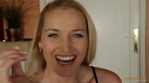 Populære step Mother discovers that her son has been seeing her naked, subtitled in Spanish, full video here klipp videoer