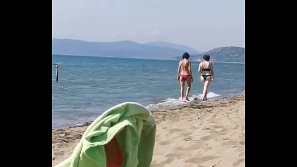 Vroči Exhibitionism on the beach handjobs blowjobs posnetki Video posnetki