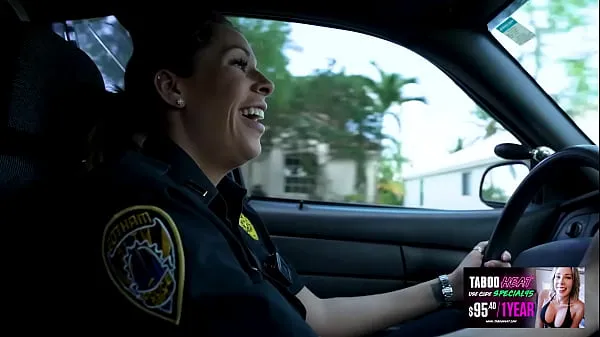 گرم Nikki Brooks In StepMom Wants To Role Play As A Cop and Have Sex On My Bed کلپس ویڈیوز
