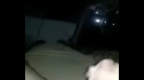 Vídeos Deitado na cama acariciando meu pau até uma grande explosão de porra populares