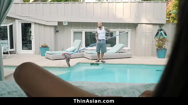 Nova Petite Asian Babe Teasing Big Hunk Guy - Thinasian sveža cev