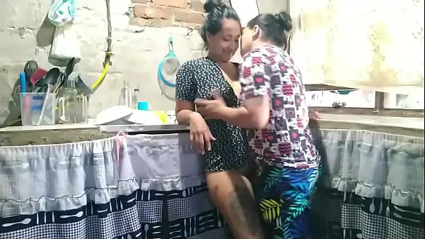 Since my husband is not in town, I call my best friend for wild lesbian sex Video klip panas