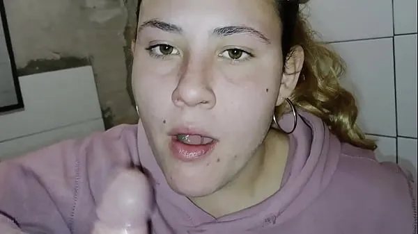 Vídeos Homemade Blowjob in the Bathroom from an Argentinian girl who takes a huge load in her mouth populares