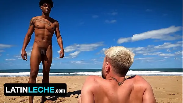 Vídeos de After Fucking His Gay Friend, Straight Dude Plows a Black Stud at the Beach clips calientes