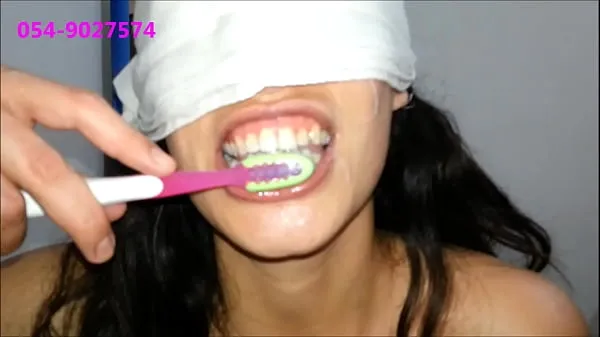 Heta Sharon From Tel-Aviv Brushes Her Teeth With Cum klipp Videor