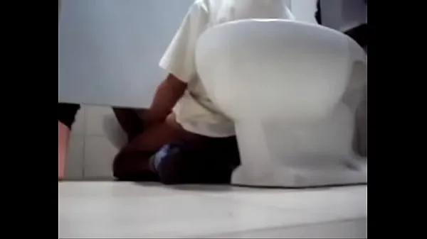 Vídeos de Sexo Gay en Baños de Plaza Vea clips calientes