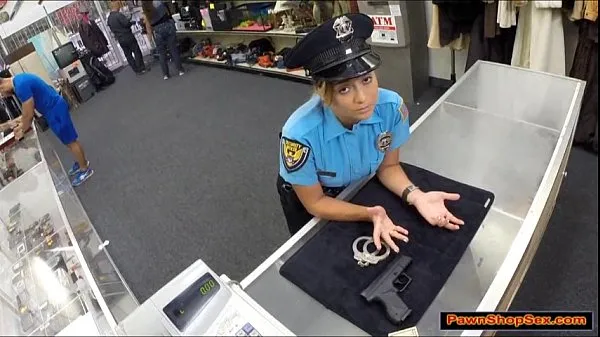 ยอดนิยม Police officer pawns her gun and is fucked คลิปวิดีโอ